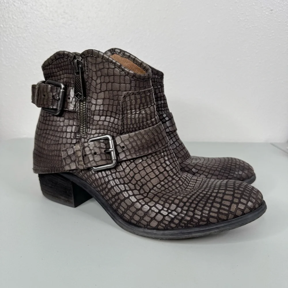 Donald Pliner Dalis Python Print Ankle Boots‎ Size 8